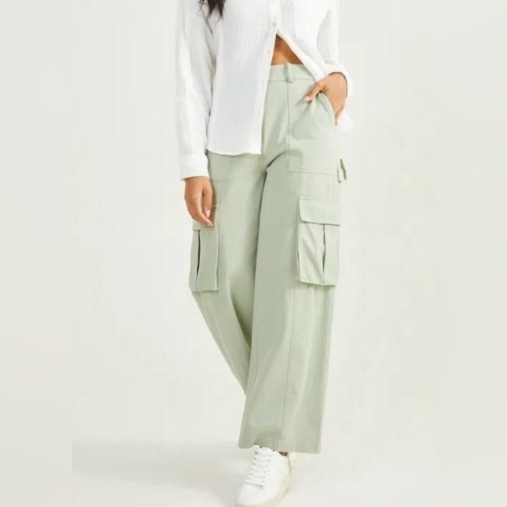 Women's Sage Green Cargo Pants Altar’d State XS great condition